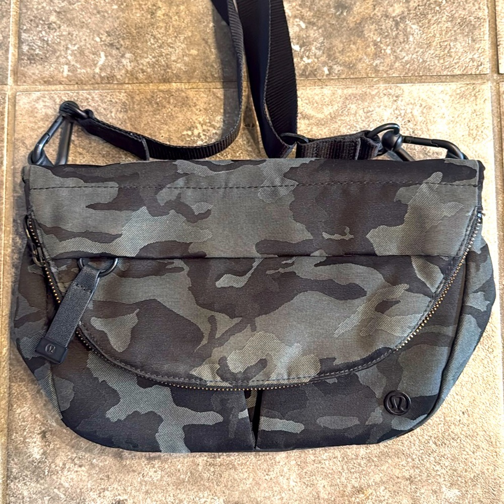 Lululemon All Night Festival Bag Camo Large